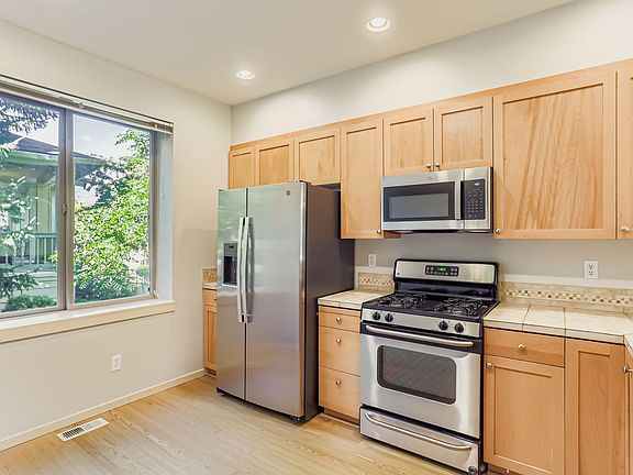 3rd image of 2075 NW Boulder Way Dr
