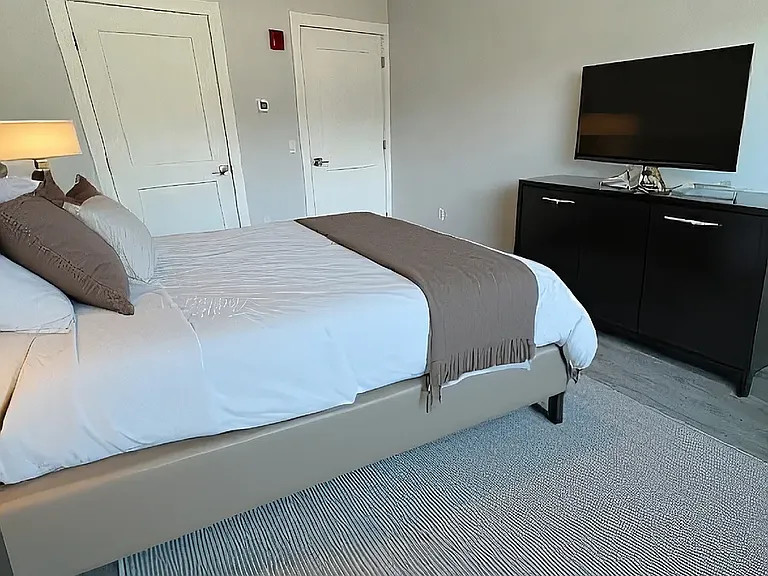 Residences at Sharon Gallery — Photo 17