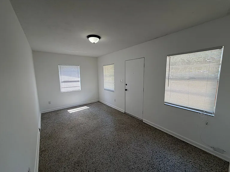 2109 S Mills Ave — Photo 2