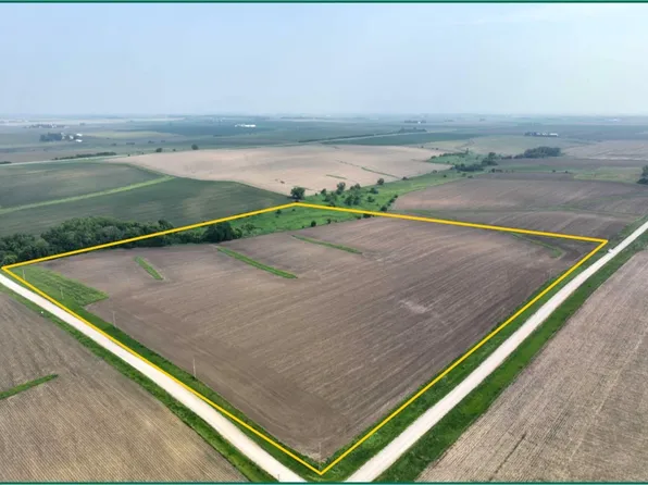 V Avenue & 140th St, Dysart, IA 52224