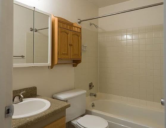 3rd image of 212 E Wedgewood Ave APT 4