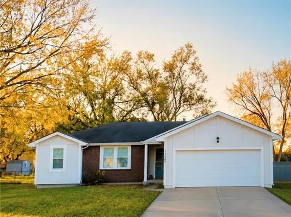 15629 Klamm St, Basehor, KS 66007