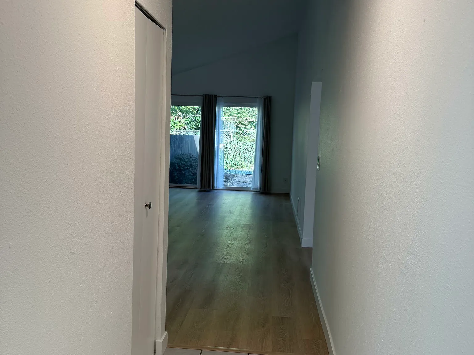 2 bed, 1.0 bath, 900 sqft, $200 — Photo 2
