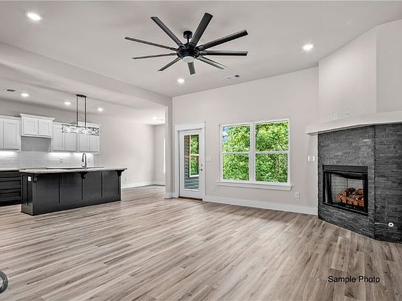4th image of 8 Skelton Dr