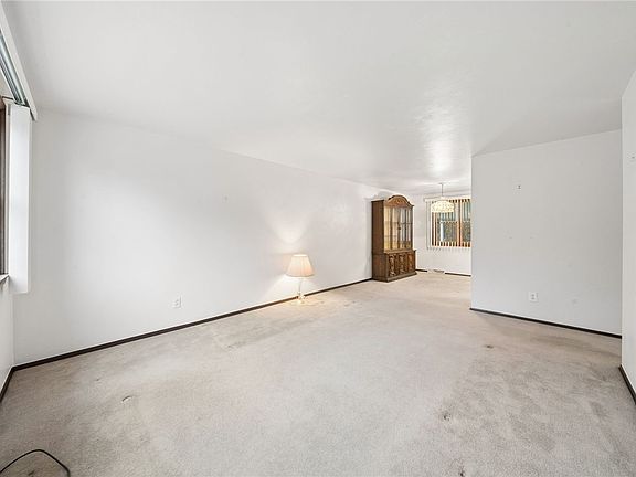 5th image of 3025 Universal Rd