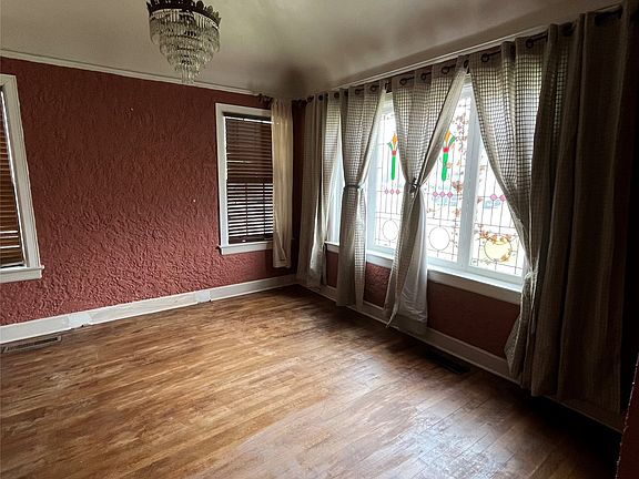 5th image of 1815 W Main St