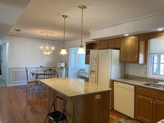 4th image of 7617 Welshire Blvd