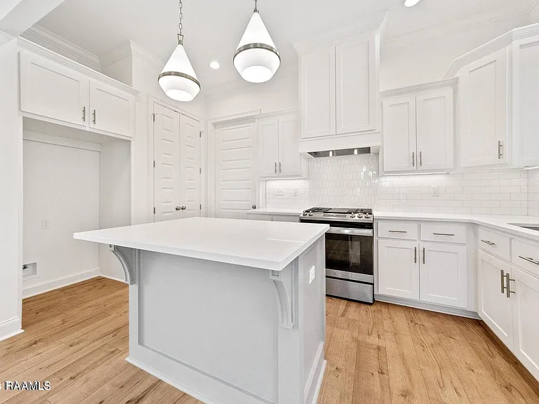 128 Oak Village Dr — Photo 10