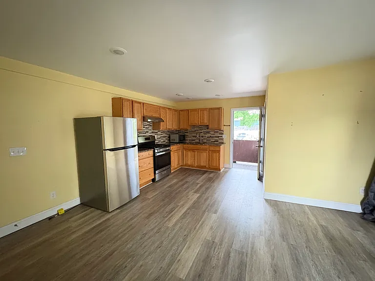 180 Olivia St #4 — Photo 6