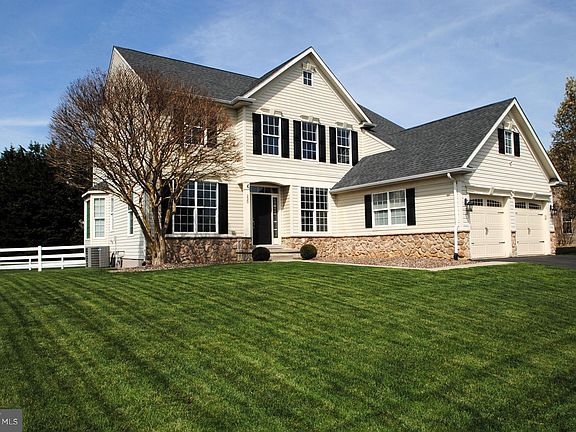 2nd image of 220 Wilgus Ct
