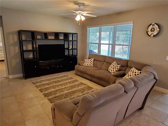 5th image of 11531 Chateaubriand Ave