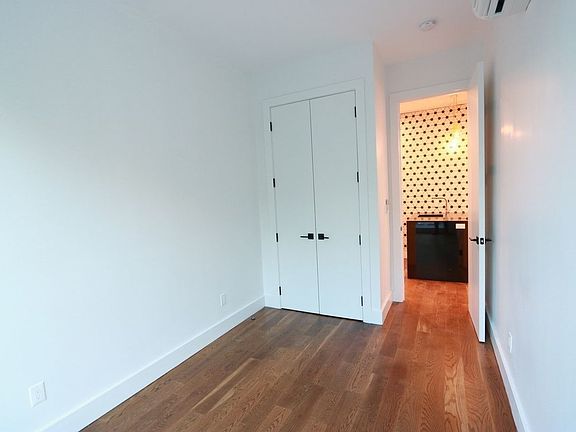 4th image of 877 Park Ave #B1