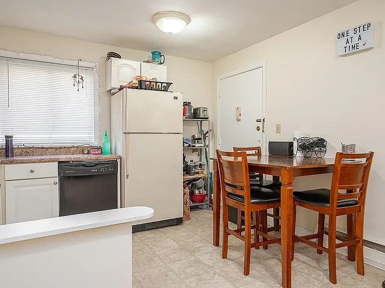 42 Lionel Ave #A — Photo 6