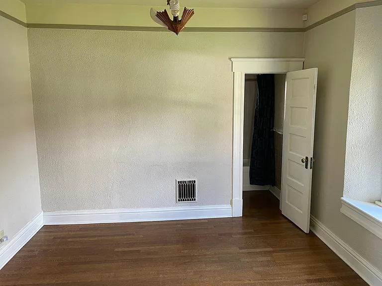 11 Boulder Crescent St — Photo 5