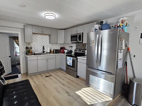 138 New Yorker Ave, Chelmsford, MA 01824