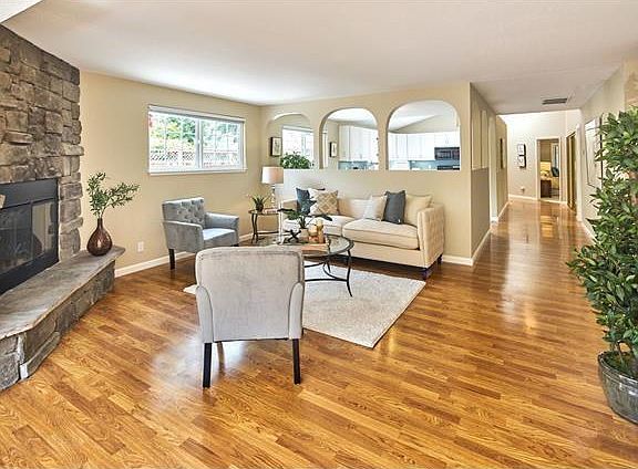 3rd image of 576 Georgia Ave
