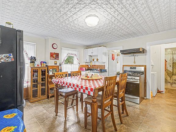3rd image of 21 Williams St