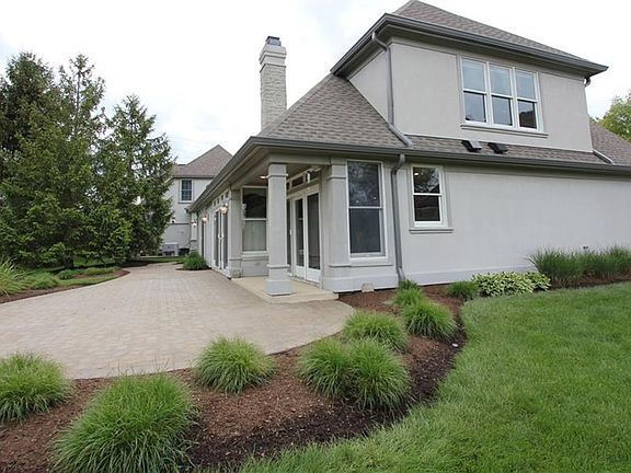 5th image of 186 Barrington Village Dr