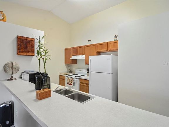 5th image of 650 Villa Ct