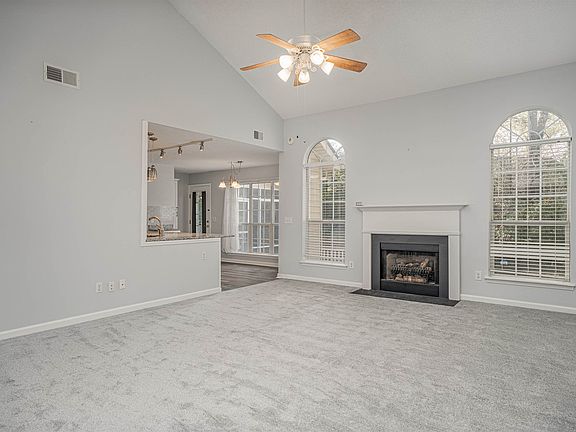 5th image of 34 Groves Wood Ct