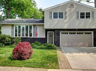 27012 Osborn Rd, Bay Village, OH 44140