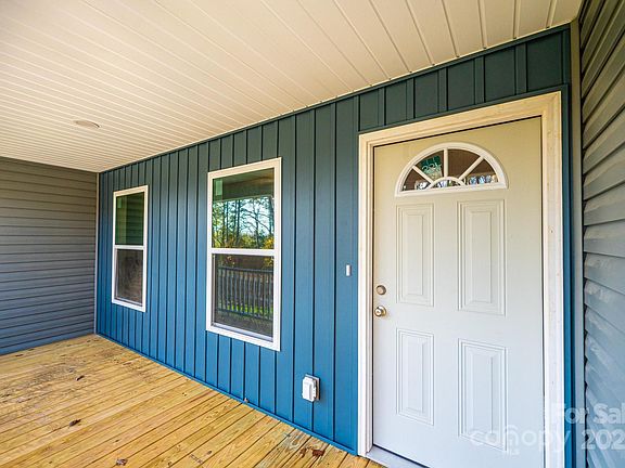 2nd image of 111 Timberlane Pl SE