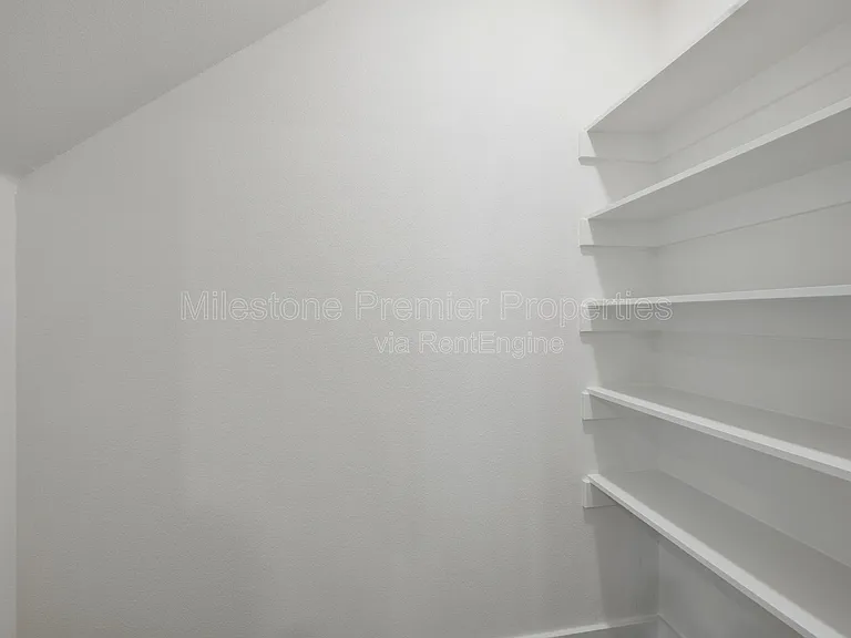 227 W Bond St — Photo 13