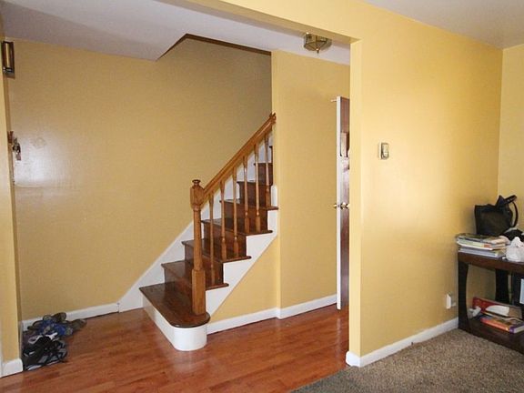 4th image of 639 E 78th St