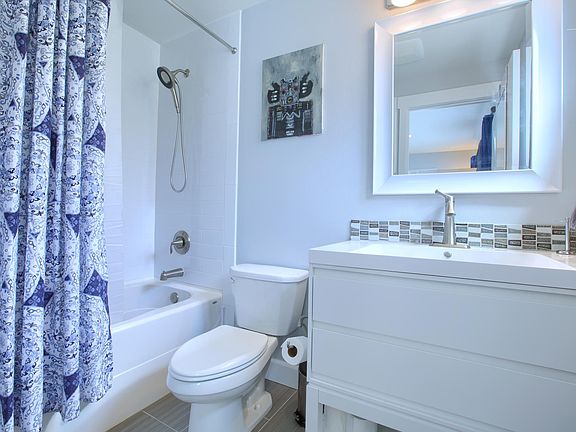 5th image of 2067 Gilman Dr W