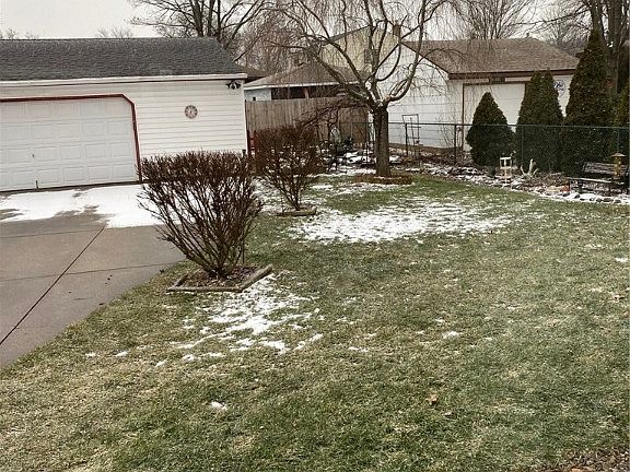 3rd image of 18119 Adams Dr