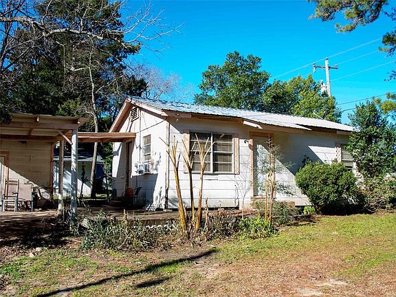 Two Bedroom/One Bath-- one of three houses being sold as a bundle at 140 FM 1514.  This unit is nearest the road, exterior W/D connections and covered patio.