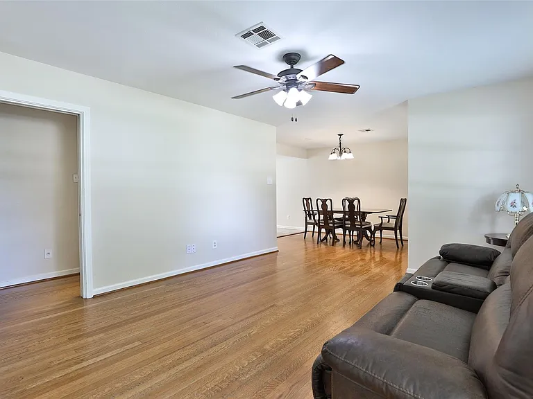 1321 Thornton Rd — Photo 3