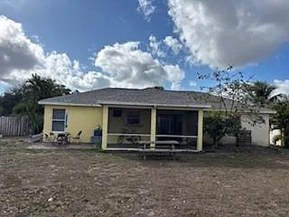 223 SW Elderberry Dr — Photo 2