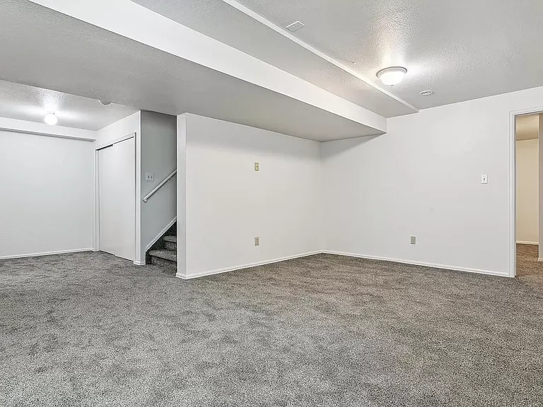 6945 Ashley Dr — Photo 8
