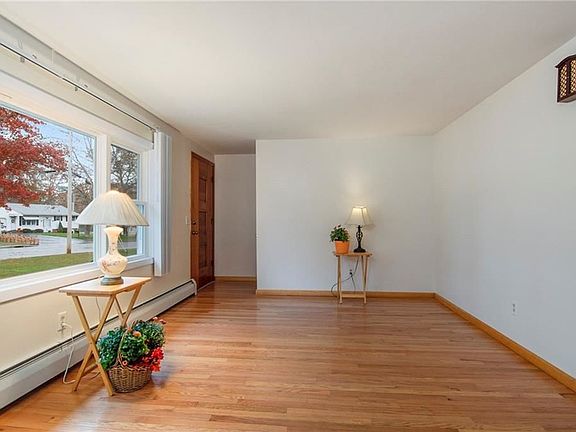 2nd image of 8 Highwood Dr