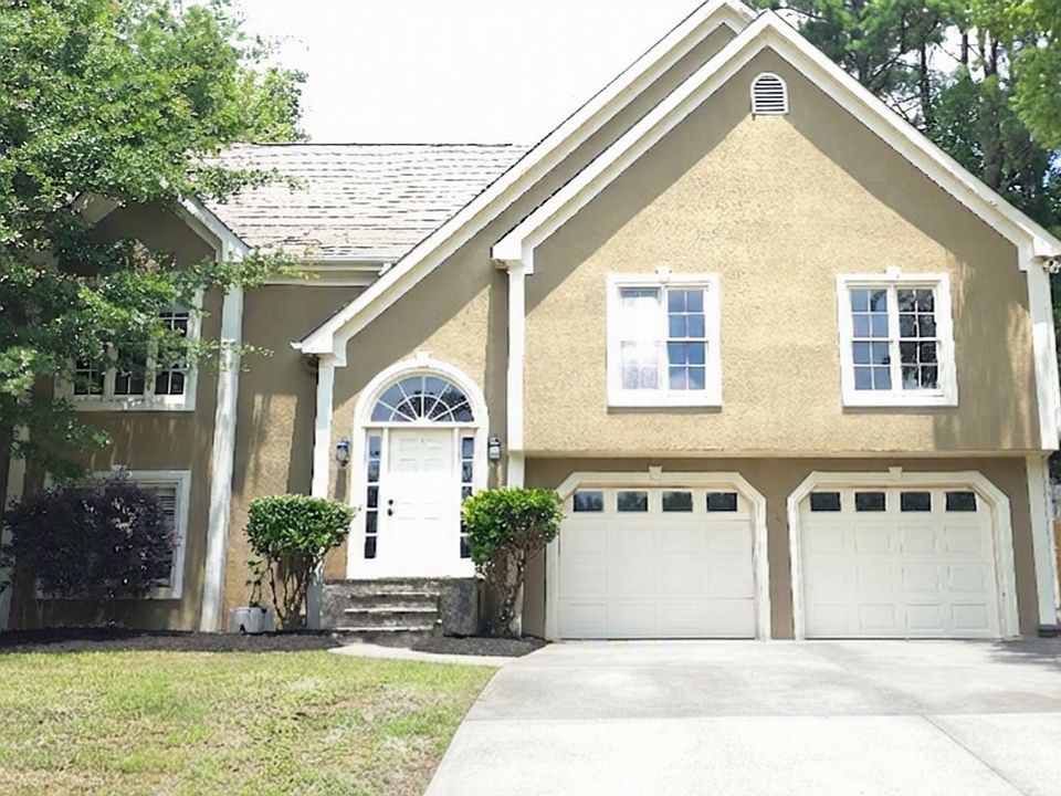1st image of 736 Jamie Way NE