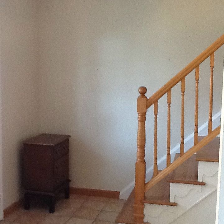 Foyer entry/tiled