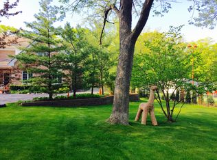 37 Sheridan Rd, Highland Park, IL 60035