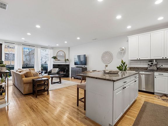 4th image of 835 W Diversey Pkwy APT 5