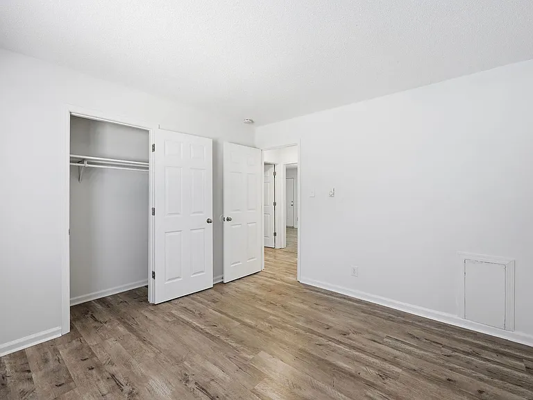 2107 Charles St S — Photo 5