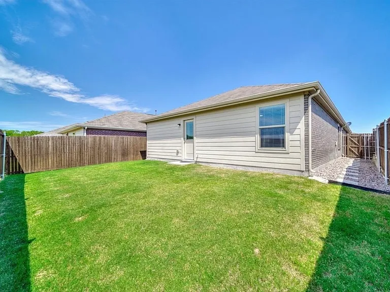 2313 Sandhill Ct — Photo 14