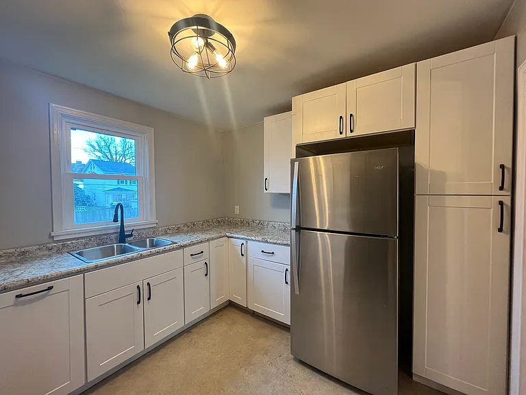 321 1/2 Miller St — Photo 3