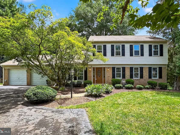 2711 Clarkes Landing Dr, Oakton, VA 22124