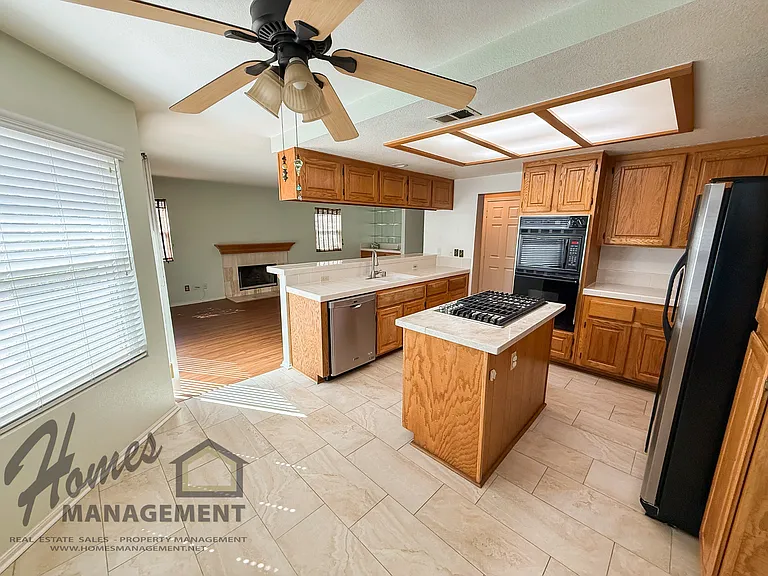 593 Silver Shadow Dr — Photo 7