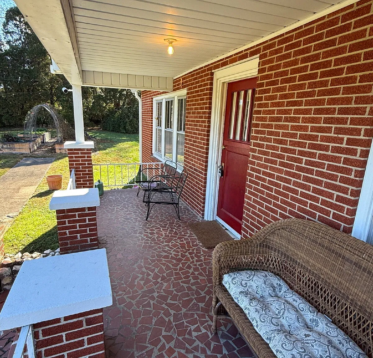 2 bed, 1.0 bath, $1,775 — Photo 2