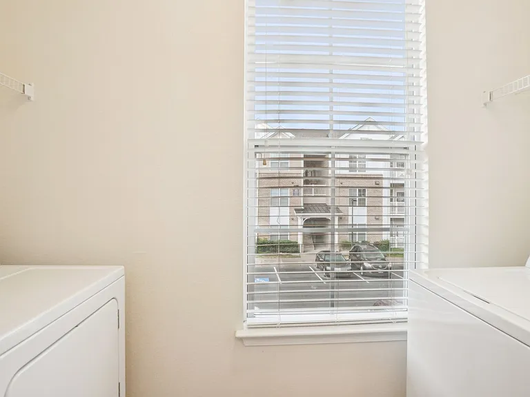 Belmont at Tryon Apartments — Photo 35