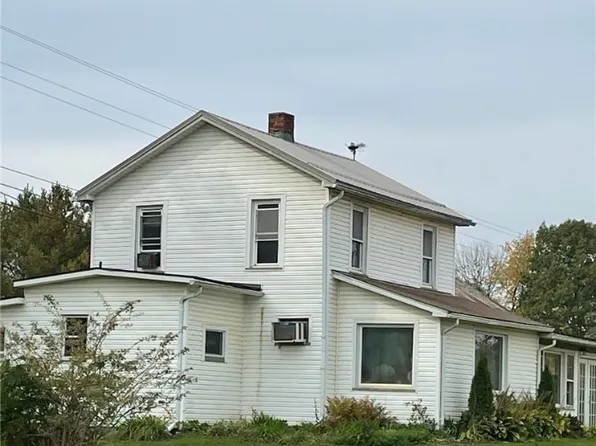 16689 Maple Dr, Saegertown, PA 16433