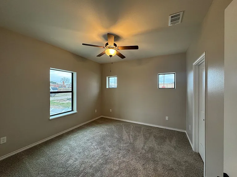 206 S Tucker Ln #2E — Photo 13