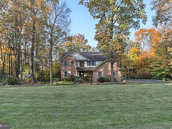 2nd image of 621 Horseshoe Trail Dr