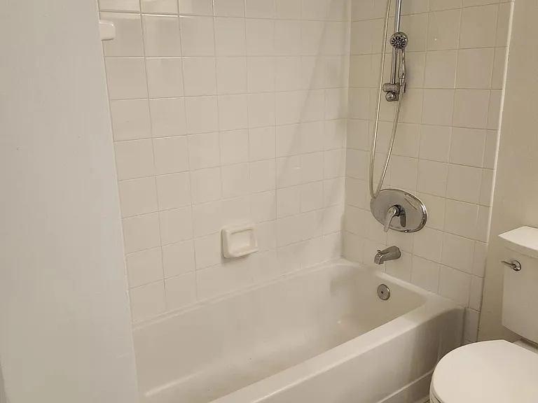 1009 Villa Ln — Photo 12